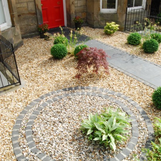 Henderson Row front garden, black slate slabs, basalt setts, gravel garden, built by Water Gems, designed by Carolyn Grohmann