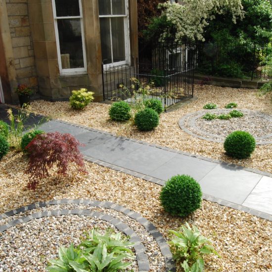 Henderson Row front garden, black slate slabs, basalt setts, gravel garden, built by Water Gems, designed by Carolyn Grohmann