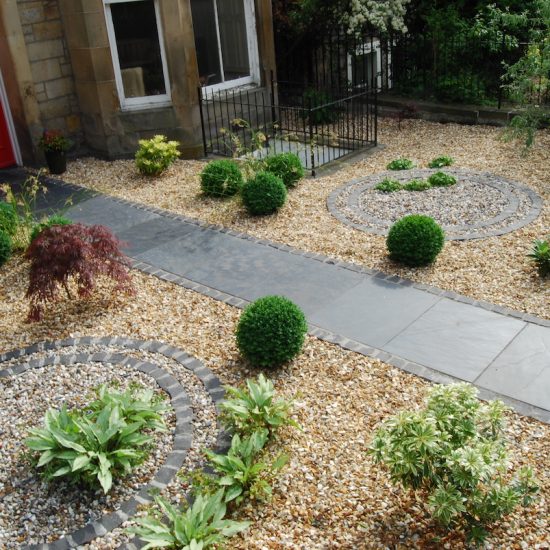 Henderson Row front garden, black slate slabs, basalt setts, gravel garden, built by Water Gems, designed by Carolyn Grohmann