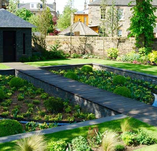 Sunken garden, oak boardwalk, slate garden building, Merchiston Garden, built by Water Gems, designed by Carolyn Grohamnn, Edinburgh