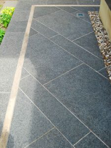 Black basalt paving with clashach inlay, Edinburgh garden built by Water Gems, designed by Carolyn Grohmann