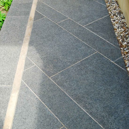 Black basalt paving with clashach inlay, Edinburgh garden built by Water Gems, designed by Carolyn Grohmann