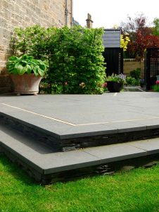 Black basalt paving with clashach inlay, Edinburgh garden built by Water Gems, designed by Carolyn Grohmann