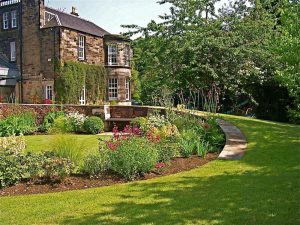 Colinton Road, Edinburgh Garden, built by Water Gems, designed by Carolyn Grohmann