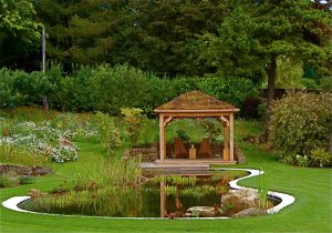This light coloured slab provides a striking pond edge, designed by Carolyn Grohmann